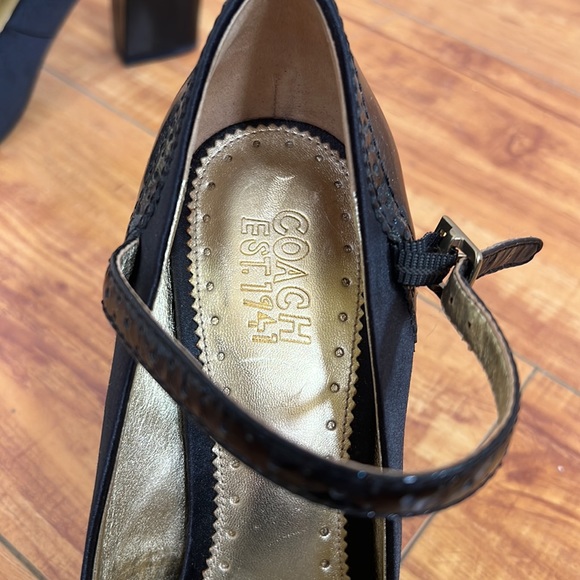 Coach - Picture 3 of 7